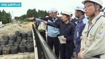 吉村知事が飯豊町大巻橋周辺を視察 7月の大雨で護岸崩れる 県は早期に復旧方法を決定へ