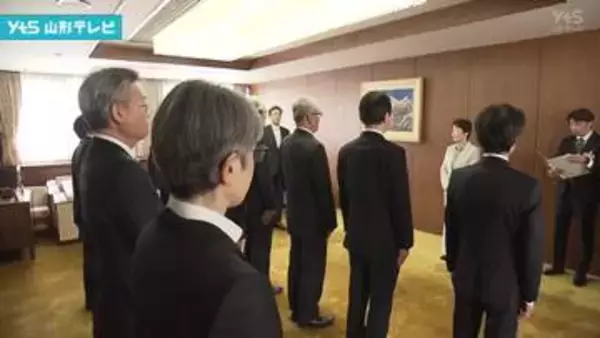 「新年度スタート　県庁では吉村知事が「新しい時代を切り開いてほしい」と訓示」の画像