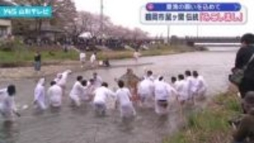 豊漁の願いを込めて 鶴岡市鼠ヶ関 伝統のみこし流し