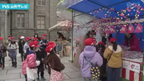 文翔館前広場 山形旧暦初市 にぎわう