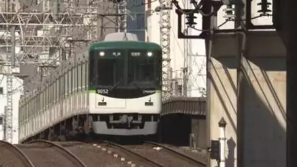 【速報】京阪本線・鴨東線で運転見合わせ　淀駅～中書島駅で車が転落しフェンスが線路内に