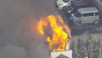 プラスチック製品など製造する工場で火事　付近の集合住宅など計約1000平米が焼損　男性1人ケガ