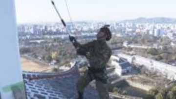 1年の汚れ落とす「姫路城クリーン作戦」世界遺産・姫路城で自衛隊員350人が訓練を兼ねて大掃除