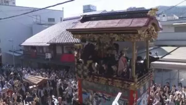 ユネスコ無形文化遺産の「大津祭」で豪華な曳山13基が巡行　「からくり」披露に歓声　滋賀・大津市