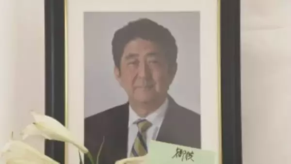 安倍元首相銃撃事件から3年　朝から多くの人が献花に訪れる 　山上徹也被告・初公判は10月28日