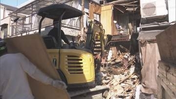 「古い家は置いといたらあかん」空き家倒壊で塞がれた道路　発生から6日でがれき撤去作業開始…今後は本体解体へ　大阪市生野区
