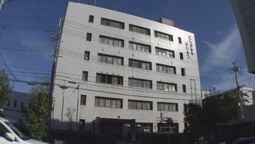 【なぜ】車が中央分離帯に衝突　意識不明となった助手席の男性を放置し運転手が逃走か　兵庫・西宮市