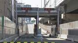 「ビルの外壁が崩れ、閉鎖が続いていた阪神高速・高麗橋の入口　約22時間ぶりに閉鎖解除」の画像1