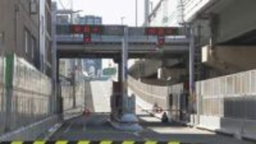 ビルの外壁崩れ閉鎖が続いていた阪神高速・高麗橋の入口　約22時間ぶりに閉鎖解除