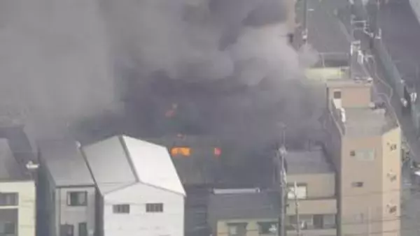 大阪市東淀川区の工場火災　　付近の８つの建物にも延焼し計１０００平方メートルほどが焼損　工場は全焼か　１人ケガ