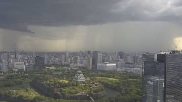 【速報】万博会場の周辺にゲリラ雷雨、巨大な雨柱「雷雲が接近、大屋根リング下に避難を」とアナウンス（午後4時半現在）