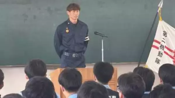 【激励】「苦しいときに思い出して」サッカー元日本代表GK・東口選手が大阪府警第二機動隊の「一日機動隊長」に就任