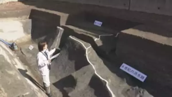 邪馬台国の女王・卑弥呼の墓との説がある箸墓古墳　濠を横切る「渡り堤」が出土　古墳の構造解明に期待