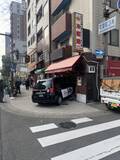 「【速報】松屋町筋の交差点でタクシーが軽トラックと衝突　はずみで飲食店に突っ込む　左車線から右折か　大阪市中央区」の画像1