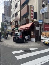 【速報】松屋町筋の交差点でタクシーが軽トラックと衝突　はずみで飲食店に突っ込む　左車線から右折か　大阪市中央区