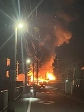 【速報】「建物が爆発して燃えている」倉庫とみられる建物で火災　消防車など合わせて18台が出動　大阪・高槻市