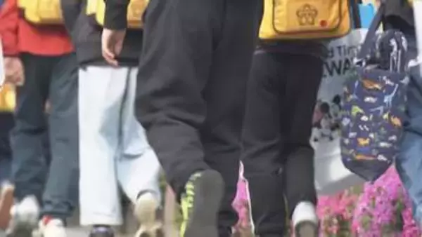 行方不明男児が通う小学校で始業式　同じ学校の保護者「無事願っている」大規模捜索も手がかりなく