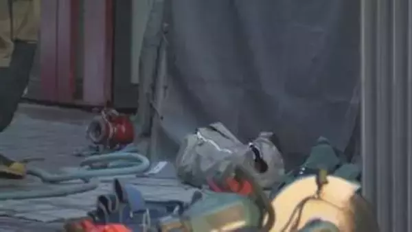 「車がぶつかったのかと思った」船場のビルで火事　男性2人重傷　約1時間半後に消し止められる