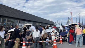 【速報】万博“未使用”チケットの交換対応初日　1日数百枚程度…朝から東ゲート交換所に長蛇の列も午前9時前に打ち切り