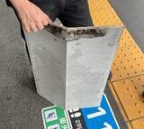 「【速報】JR京都駅で線路に重さ1.8キロの鋼板が落下　ホームの屋根の改修工事で置き忘れた部材か」の画像1