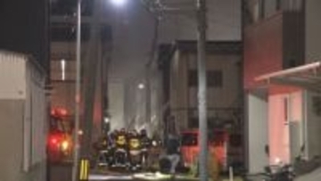 【速報】「家が燃えています」大阪市都島区で住宅火災　住人の男性ケガ　消防車など33台が消火活動中