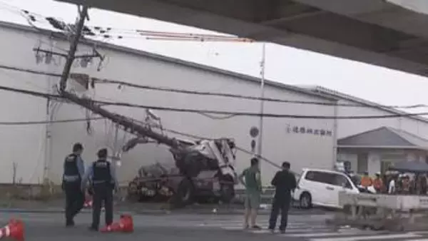トラックと車が衝突　電柱に突っ込む　6人を病院へ搬送　5人が重傷　大阪・住之江区