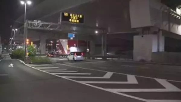 取り締まり中の警察官が車で20メートル引きずられ…逃げた男を殺人未遂容疑で逮捕「何も話しません」