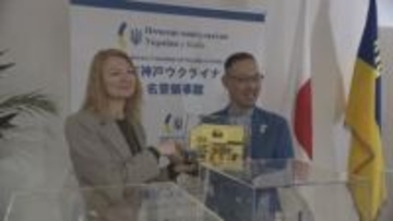 大阪・関西万博「ウクライナ館」に展示作品　神戸の大学に贈呈　戦場で兵士使用のヘルメットも初公開