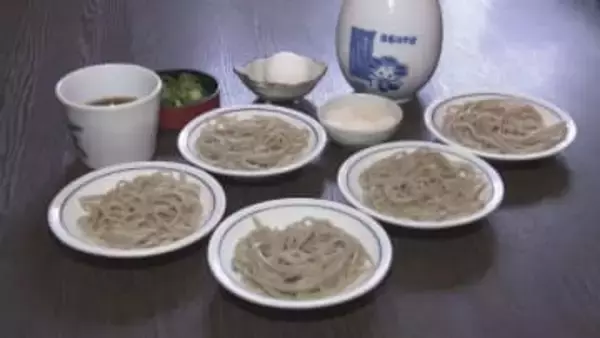 大晦日に出石「皿そば」多く観光客が年越しそばを堪能「来年もみんな健康で楽しく」　兵庫・豊岡市