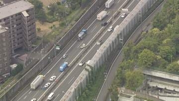 【速報】乗用車やトラックなど5台が絡む多重事故　名神高速吹田IC～豊中ICで一時通行止め