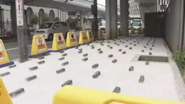 【物議】JR大阪駅前に突如現れた約150個の突起物「排除アートだ」批判も…大阪市「全ての人が立ち入らないようにするため」市長は新たな活用も検討