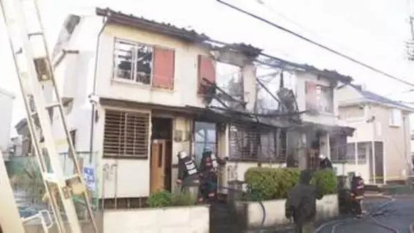 【映像】木造2階建てアパートが全焼する火災　隣の民家にも燃え広がる　奈良市
