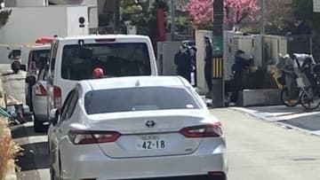 【速報】「強盗や」宅配業者を装った男　刃物突き付け住人の高齢女性に暴行　男は逃走中　大阪・池田市