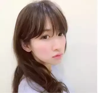 1個で3役 万能 赤シャドウ を使った愛されメイク術 動画 ローリエプレス