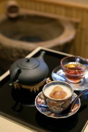 都心の店舗併用住宅神楽坂の路地裏でお茶の愉しみを伝える