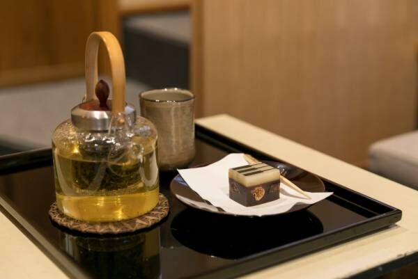 都心の店舗併用住宅神楽坂の路地裏でお茶の愉しみを伝える