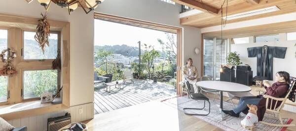 鎌倉の景色を一望自然とつながる湘南の家に都会的なエッセンスをプラス