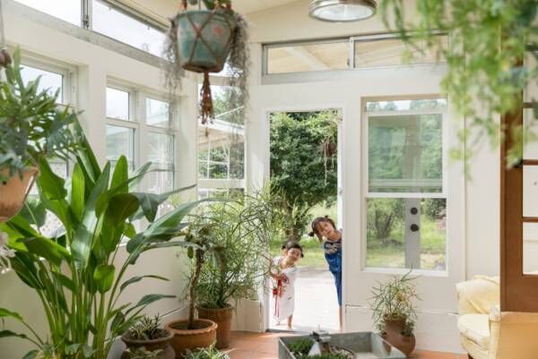 アメリカンスタイルのリノベ自然体で楽しく暮らす広い庭付きヴィンテージハウス