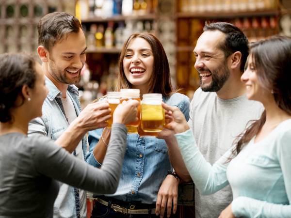 年上男性にアプローチ！女性として「大人の魅力」を出す方法