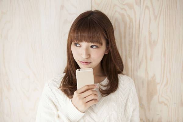 つい不安になる…連絡不精な彼の「本音」と対策