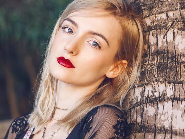 裏表ありそう？いつもニコニコしている女子への男子の本音