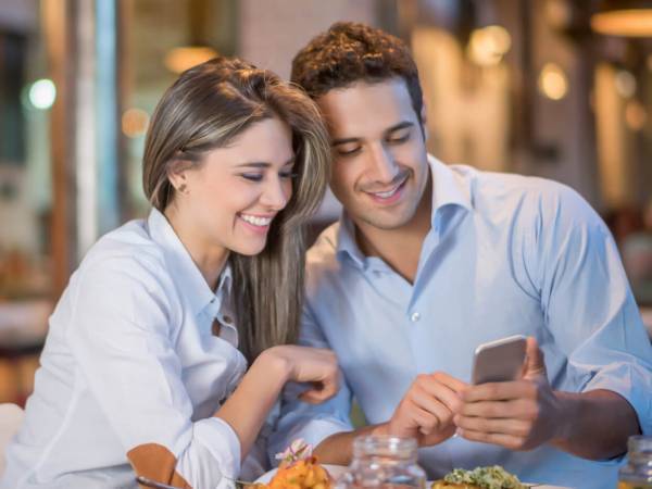 男性と話すと緊張する女子必見！会話しやすくするコツ