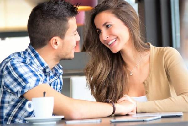 A型男性が「好意を寄せている女性」に見せるゾッコンサイン