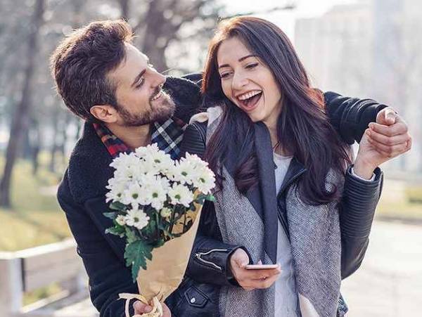 【前編】男性の星座別・もう大好き！「ゾッコンな女性」だけにする言動は？