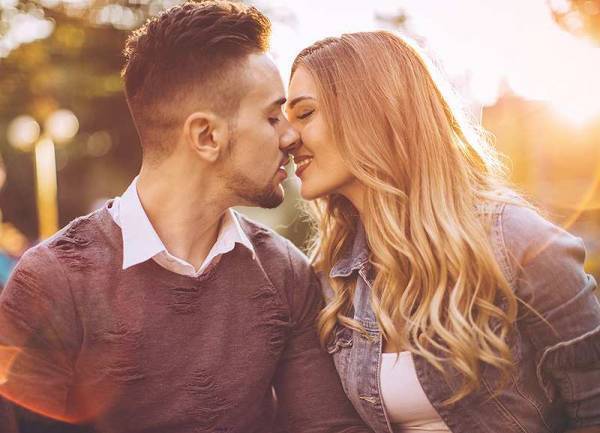 O型男性が「もう大好き…！」と感じたときに見せるサイン