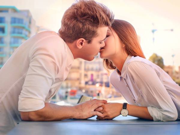 【後編】男性の星座別・もう大好き！「ゾッコンな女性」だけにする言動って？