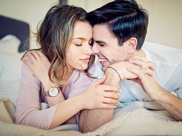 「彼を好き過ぎな彼女」はかわいい！でも冷められる言動に要注意！