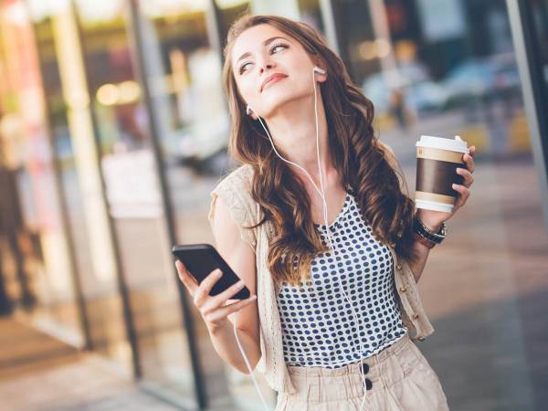 金曜の夜に送りたい！男性が思わず「ニヤッと喜ぶ」LINEとは？