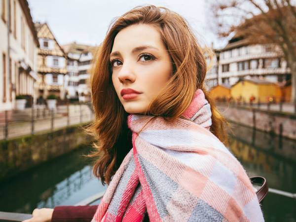 男女のイニシャル別・一旦離れても…「必ず運命の再会」をするカップル10選