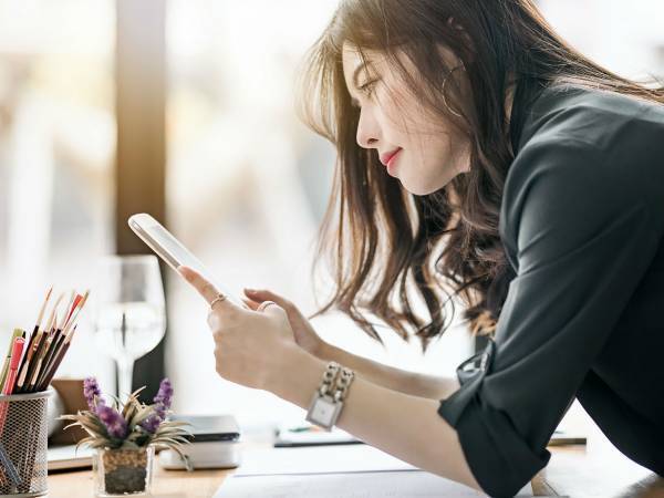 周りに「彼氏欲しくなさそう」と思われてしまう女性の特徴3選